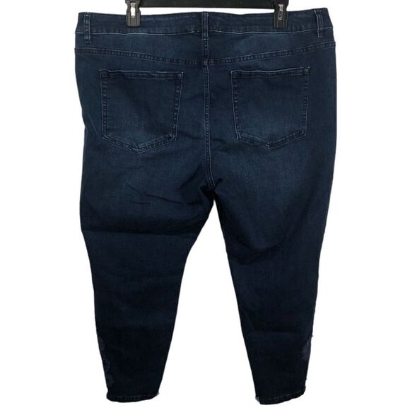 Lane Bryant Mid-Rise Super Stretch Skinny Ripped Hem Floral Patched Size 24P - Picture 3 of 9